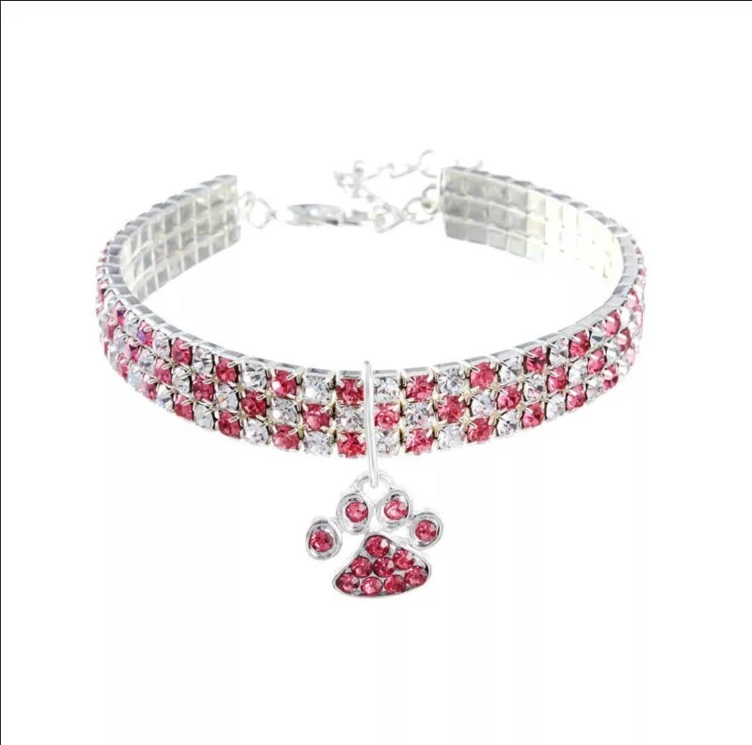 Obojek vykládaný kamínky