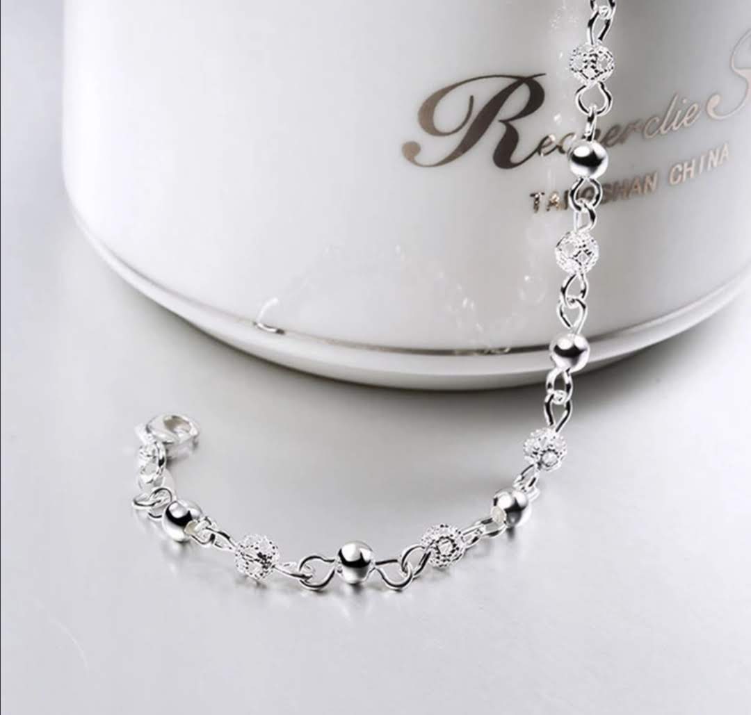 Jemný řetízkový náramek s kuličkami