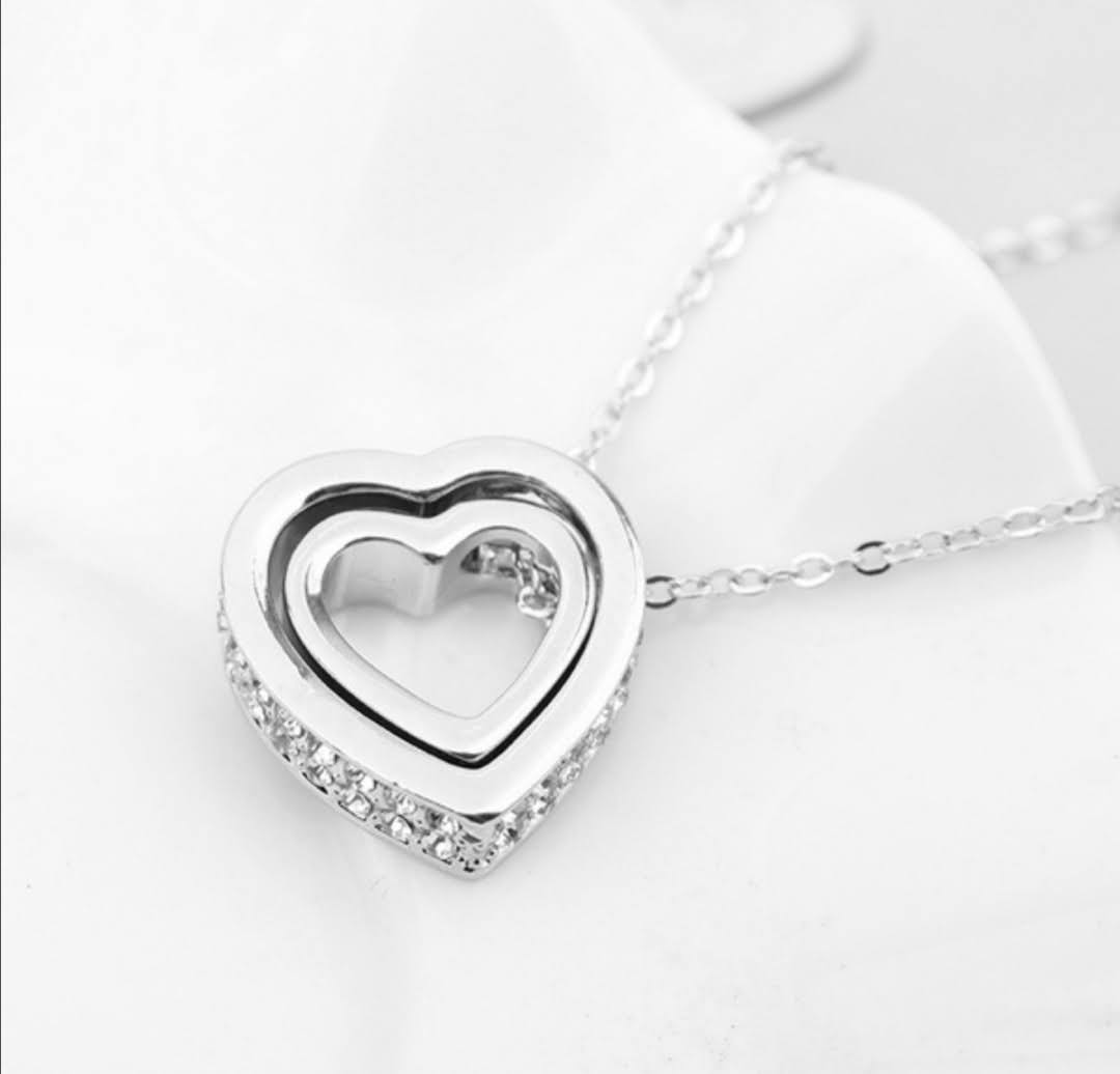 Řetízek s přívěskem srdce v srdci