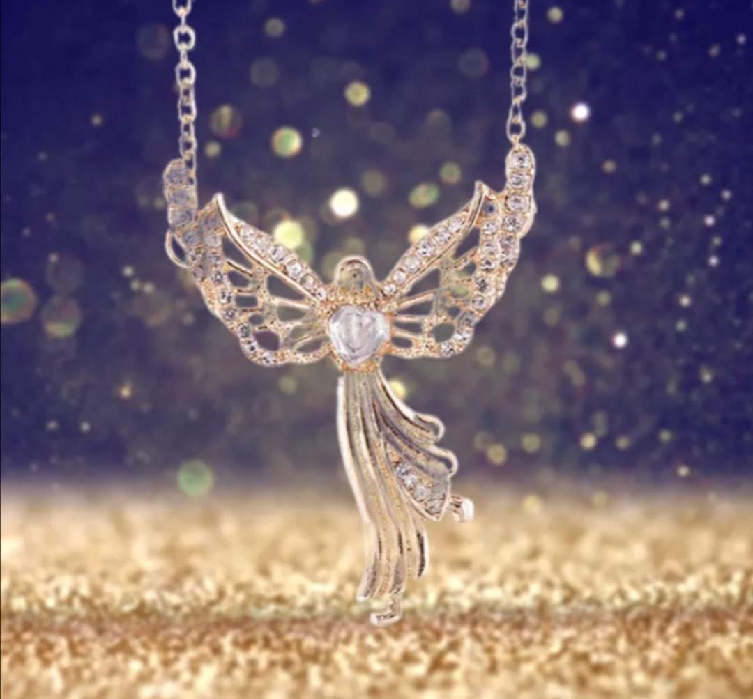 Řetízek s přívěskem anděla a křišťálovým srdcem