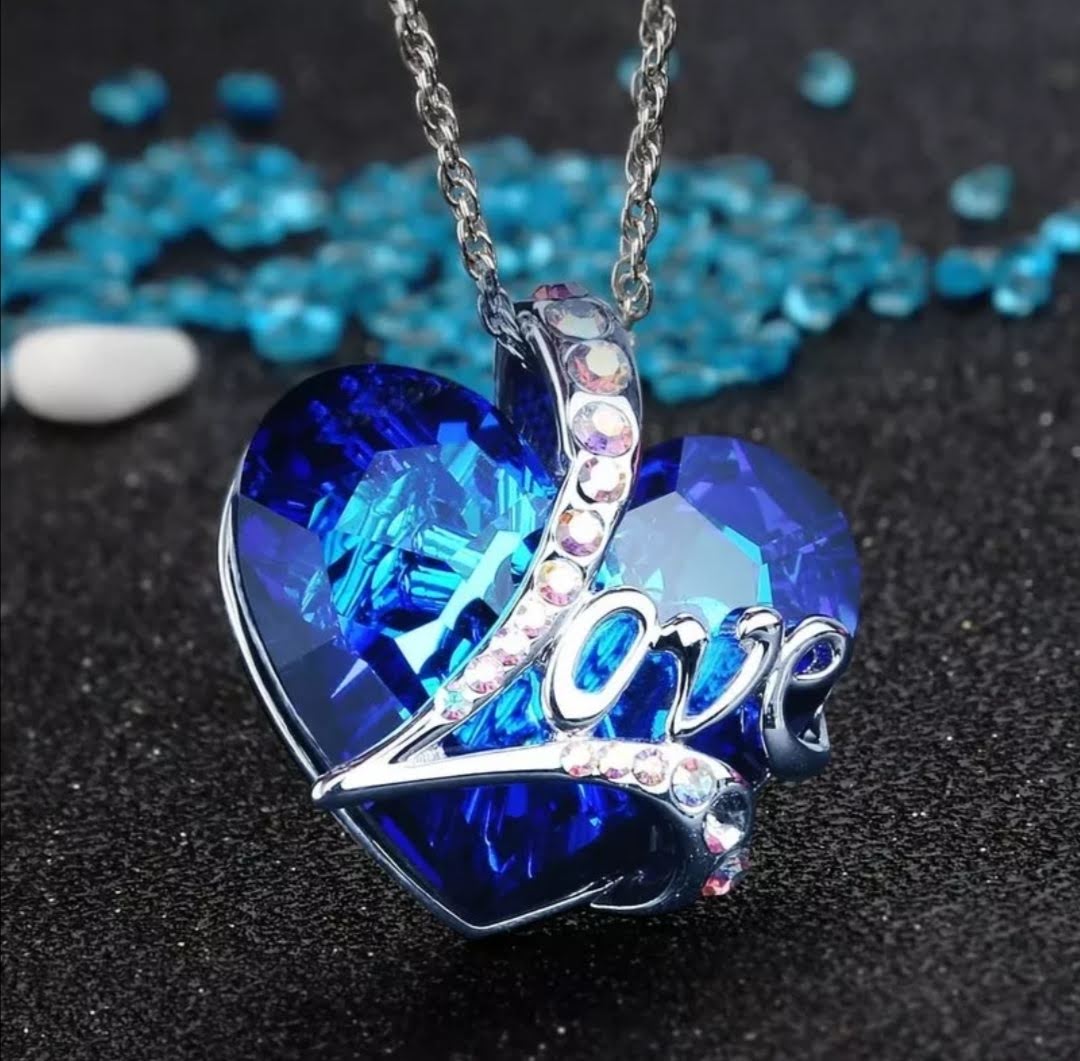 Řetízek s přívěskem modré srdce Love