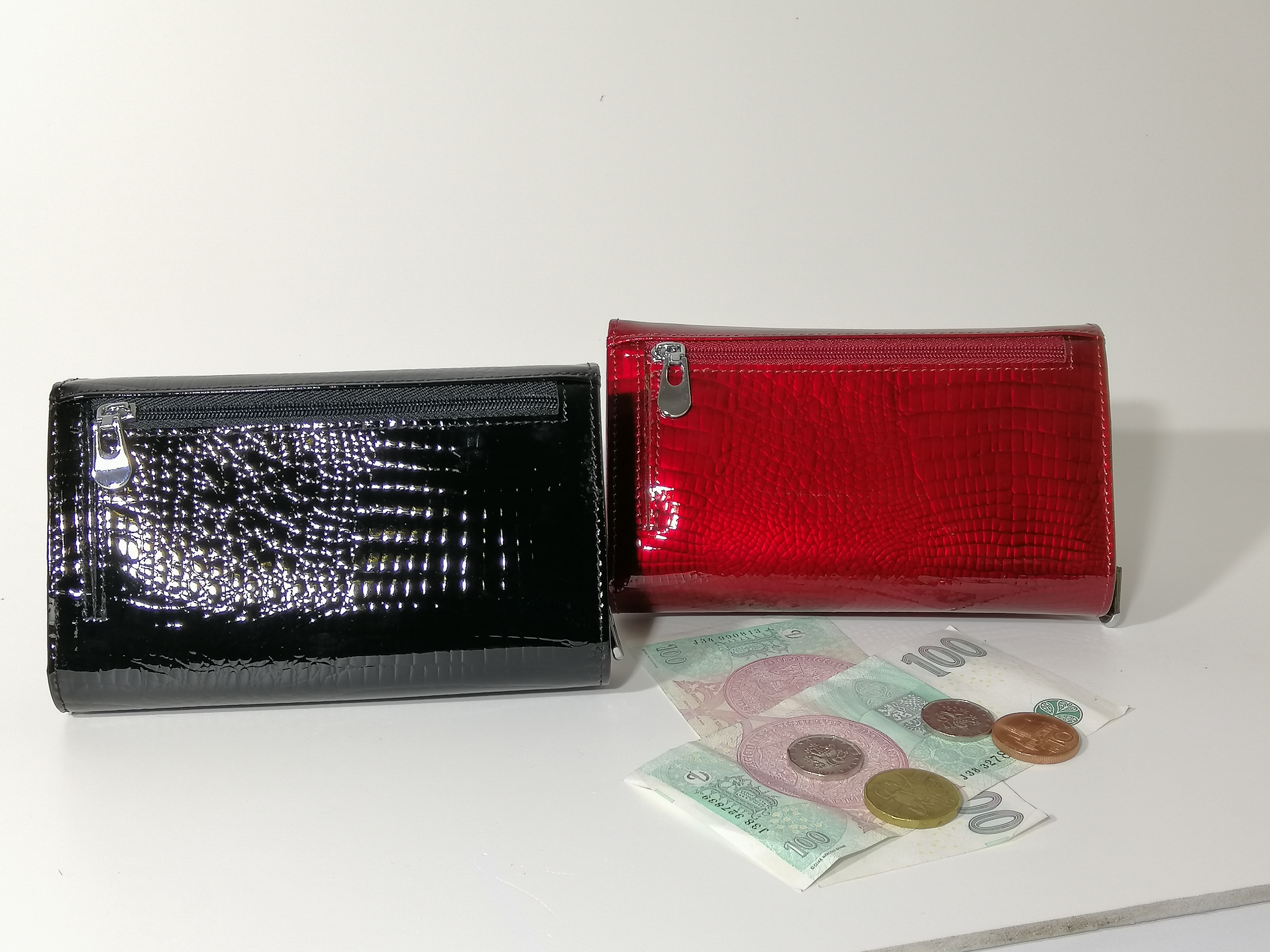 Kožená střední lakovaná peněženka hadí vzor