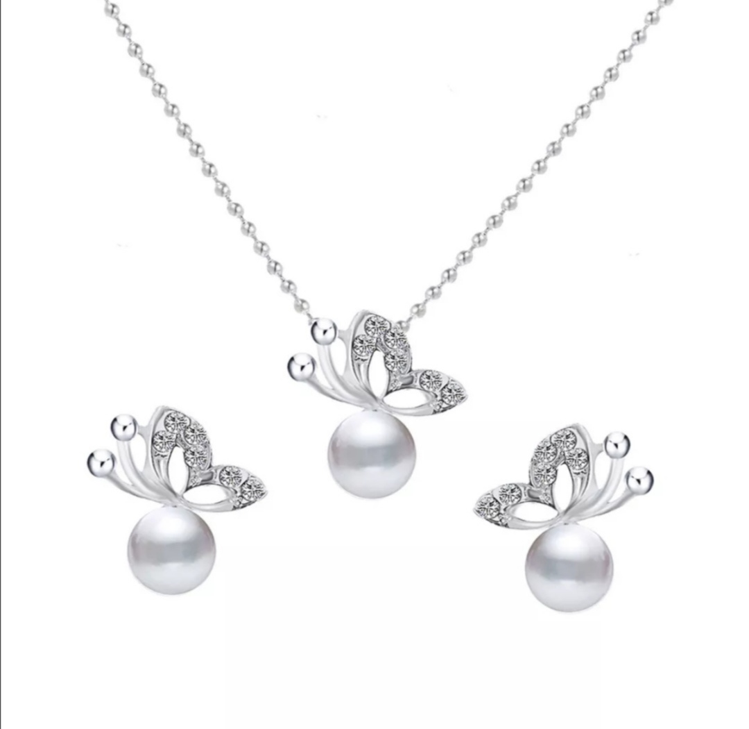 Jemná sada šperků s motýlky a perličkami 