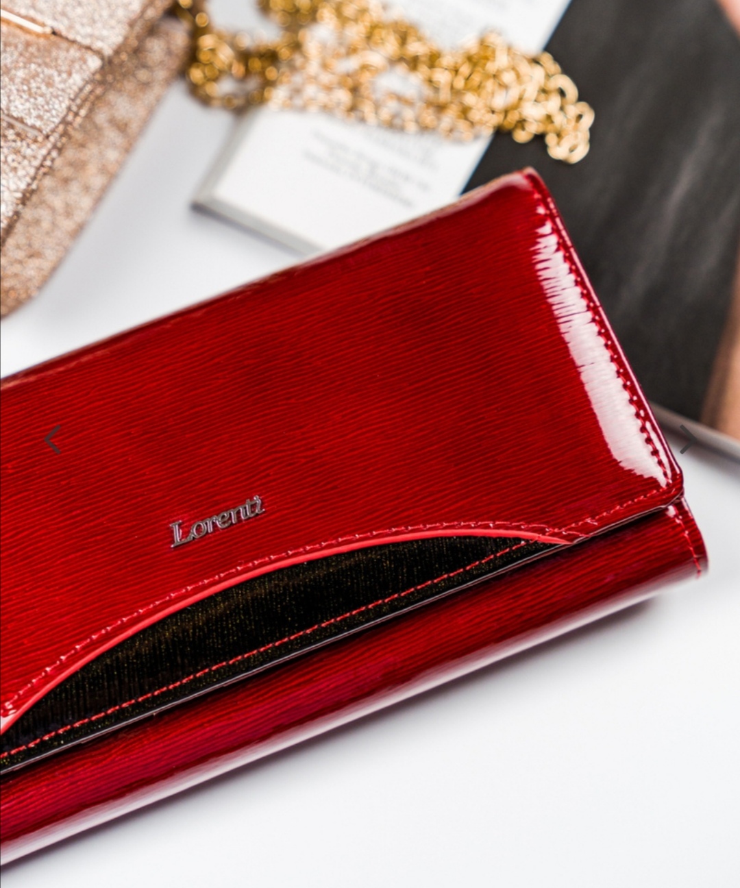 Velká dámská kožená lakovaná peněženka se zajímavou černou vsadkou Lorenti 