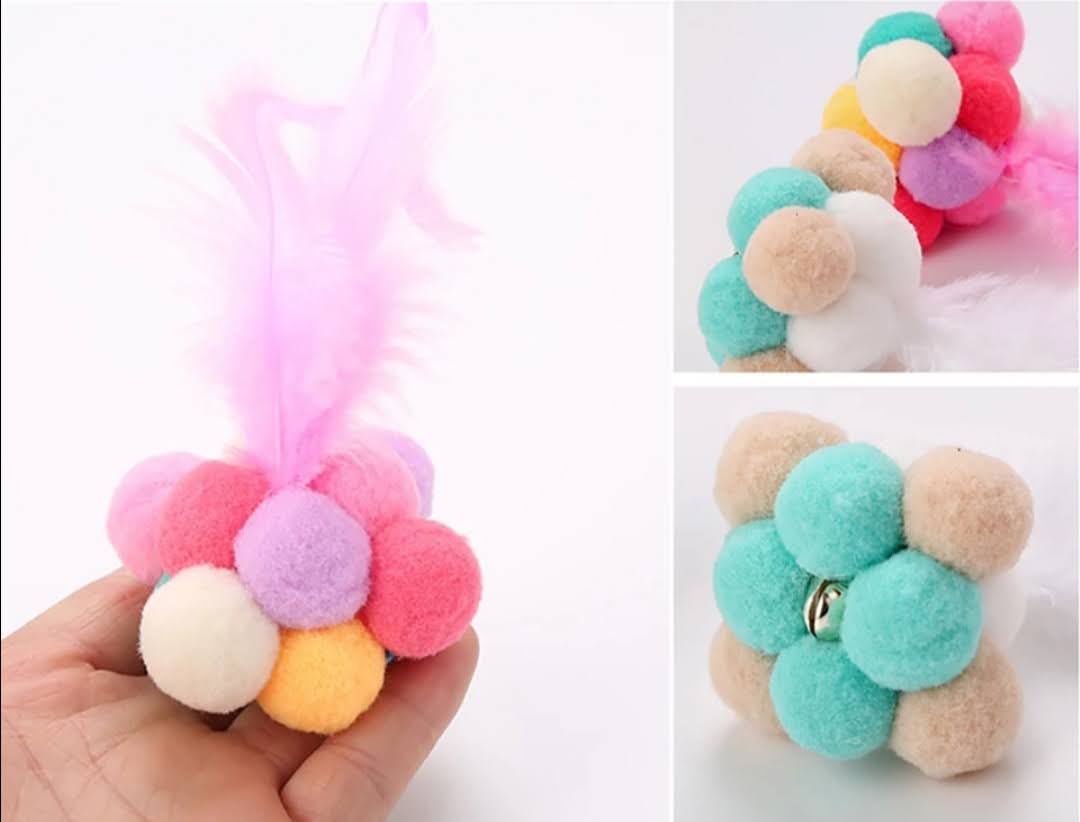 Velká kulička s peřím a rolničkou