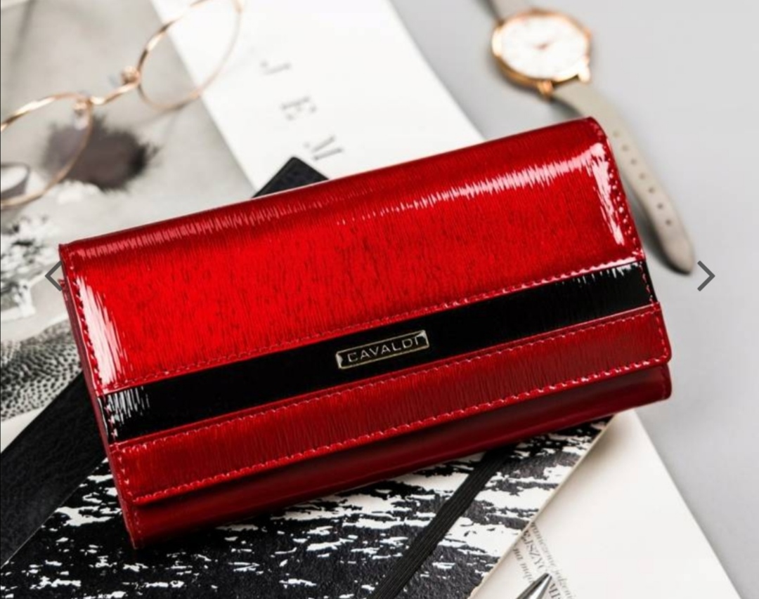Prostorná dámská kožená lakovaná peněženka Cavaldi s černým pruhem 