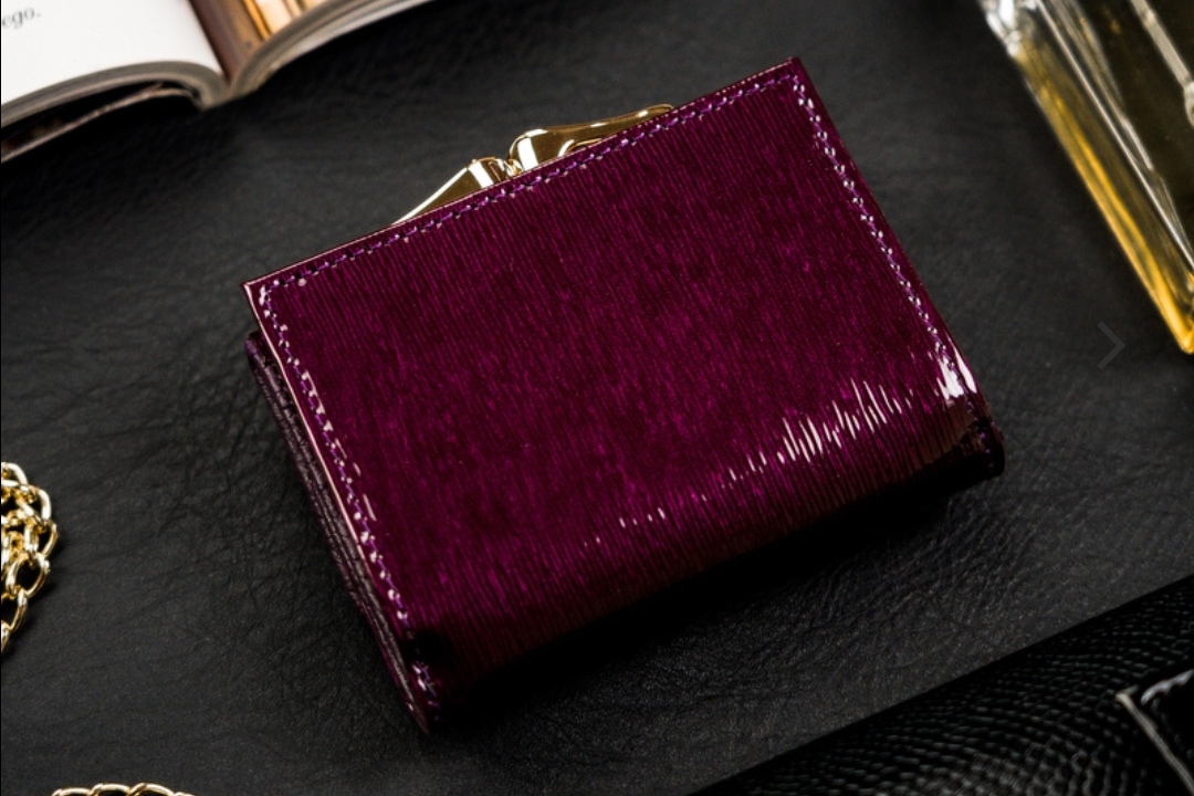 Malá dámská kožená lakovaná peněženka Lorenti fialová 