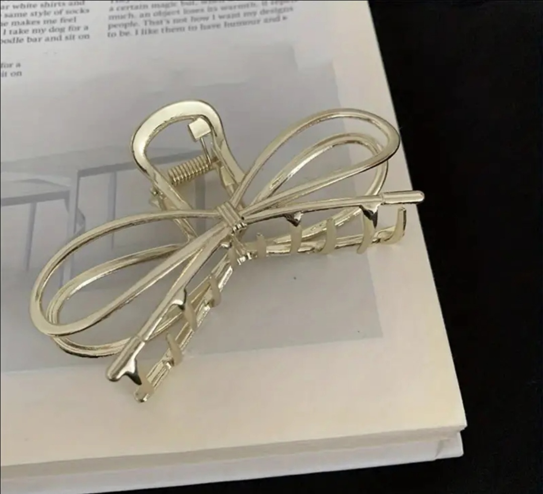 Velký kovový skřipec do ve tvaru mašle ve dvou barevných variantách 