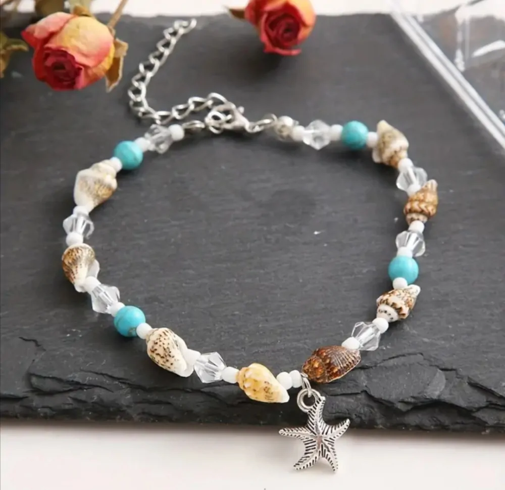 Řetízek na nohu s přívěsky mušliček a mořskou hvězdou 