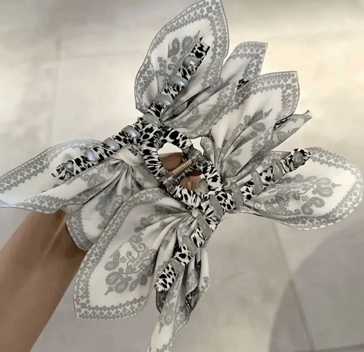 Skřipec do vlasů ve francouzském stylu 