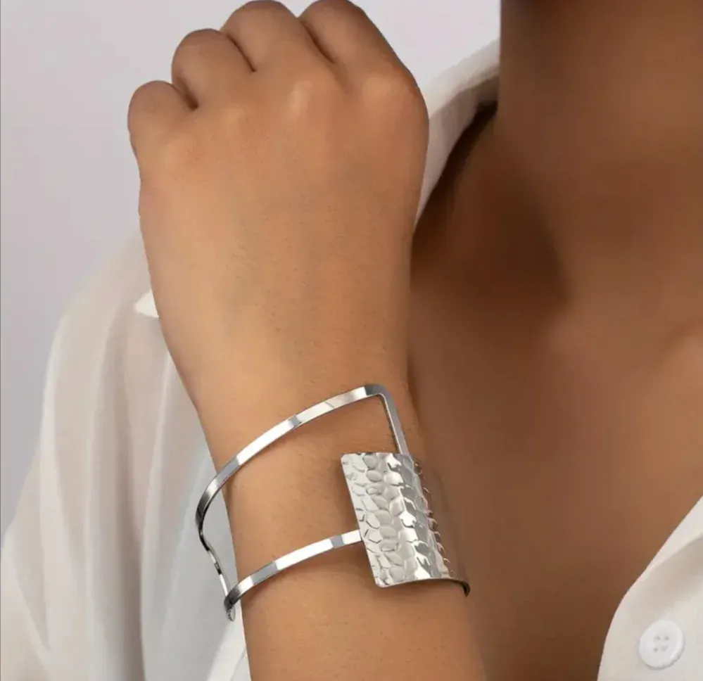 Geometrický manžetový náramek pro ženy 