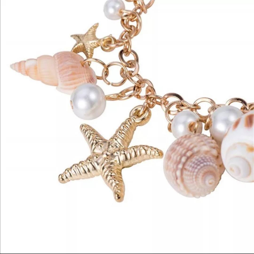 Krásný dámský náramek s mušličkami a perličkami