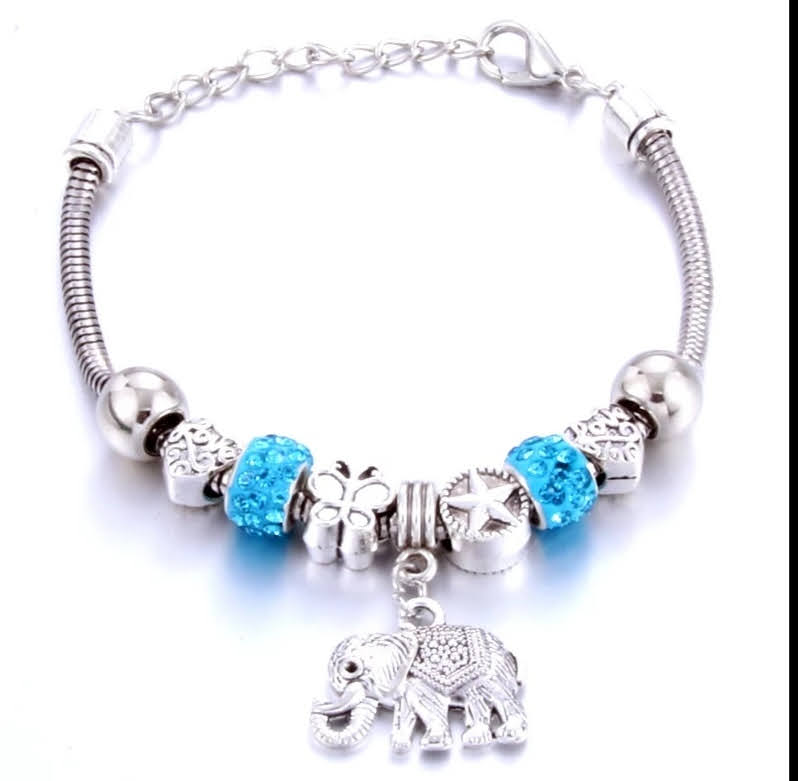 Krásný módní náramek s přívěsky a slonem