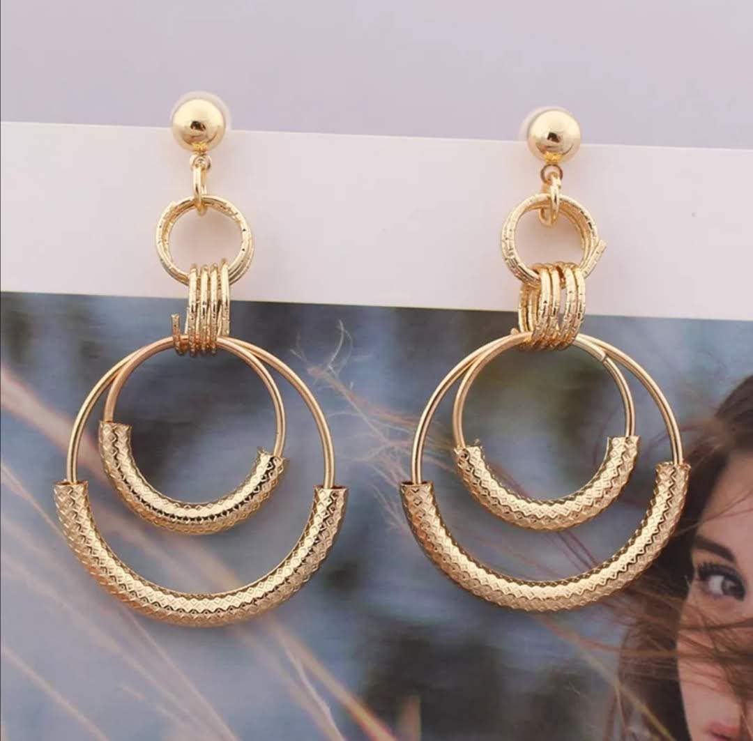 Krásné náušnice spojené kruhy 5,5 cm