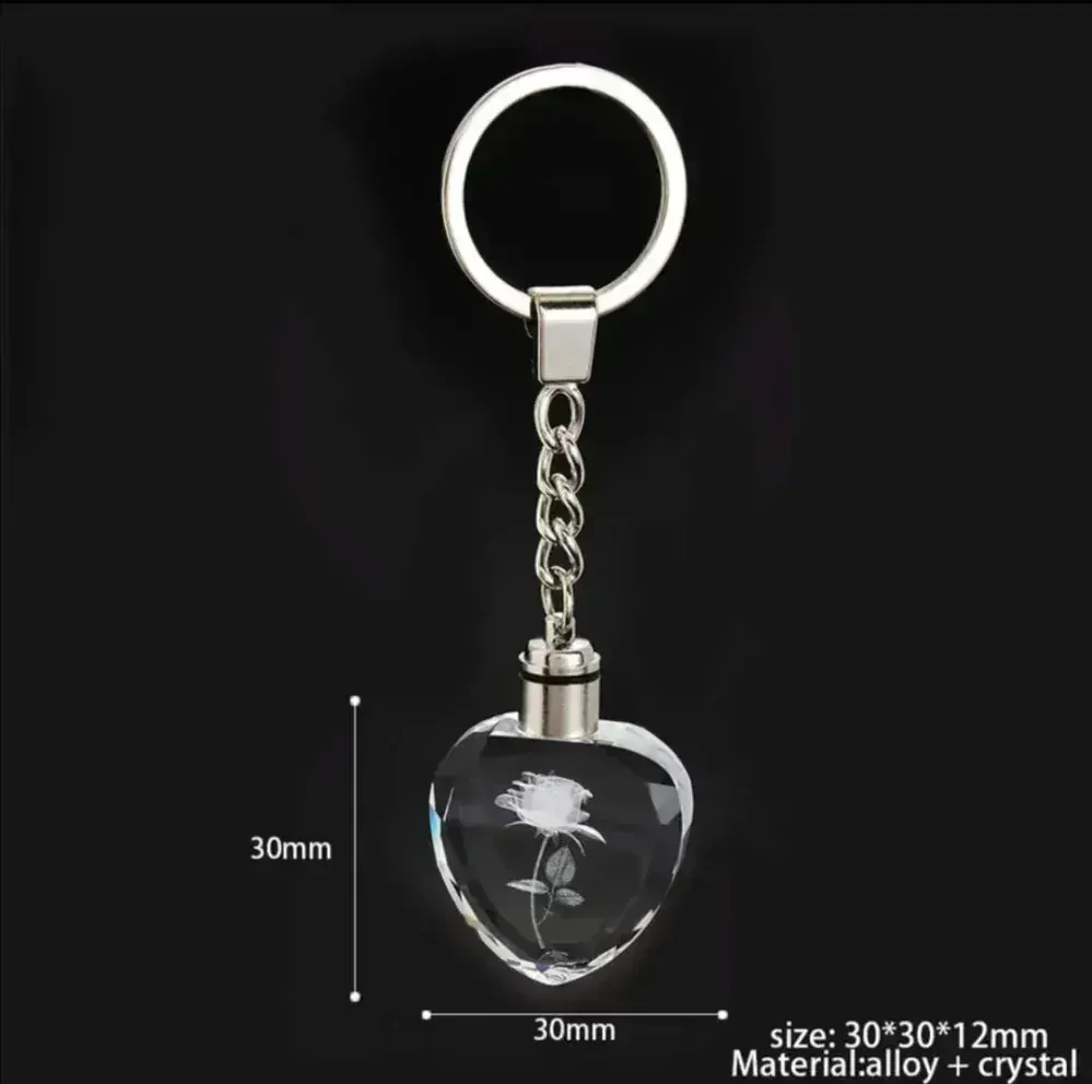 Přívěsek na klíče se svítící růží