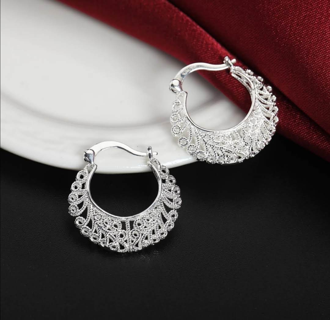 Stříbrné malé krásně zdobené kroužky