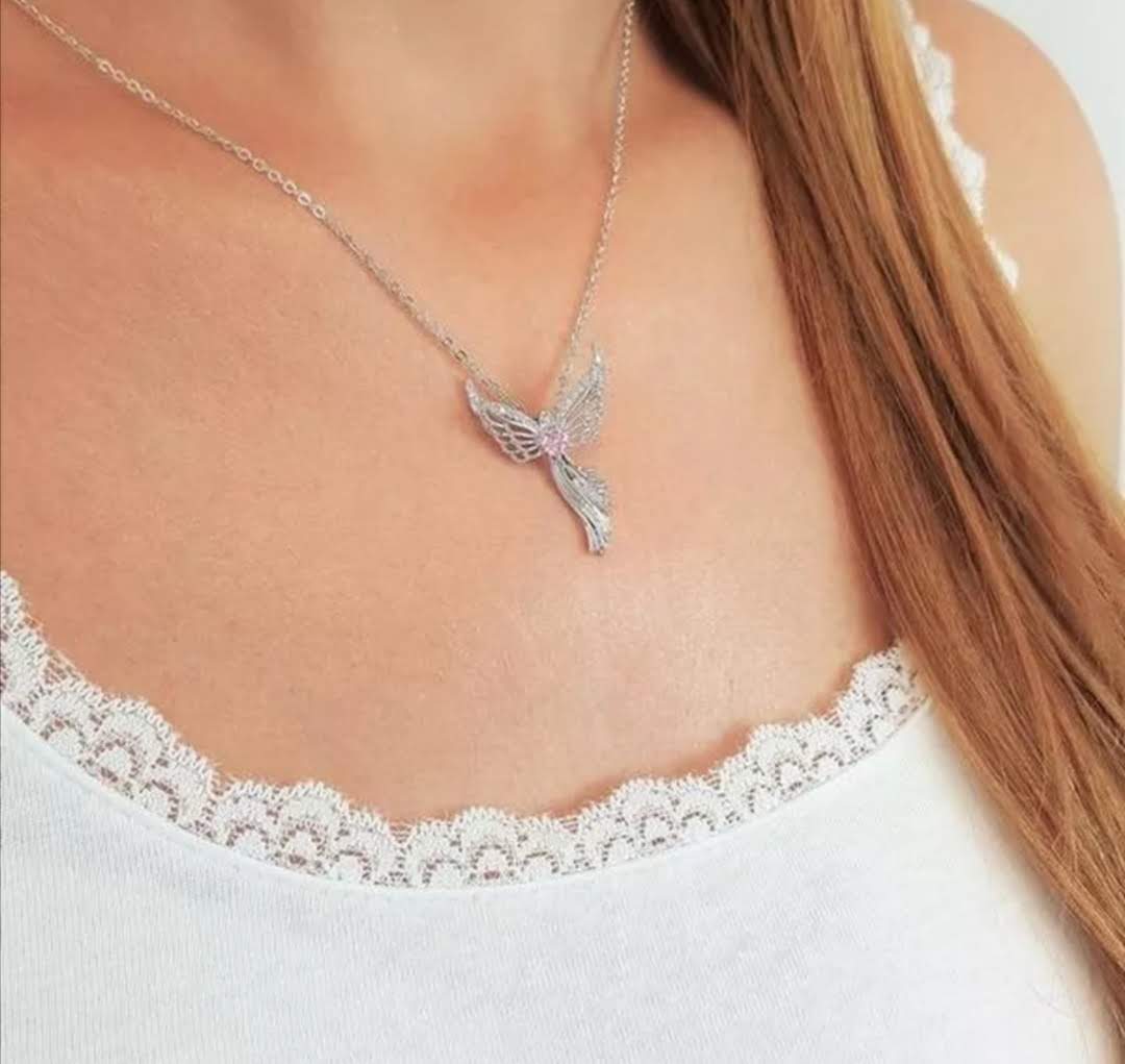 Řetízek s přívěskem anděla a křišťálovým srdcem