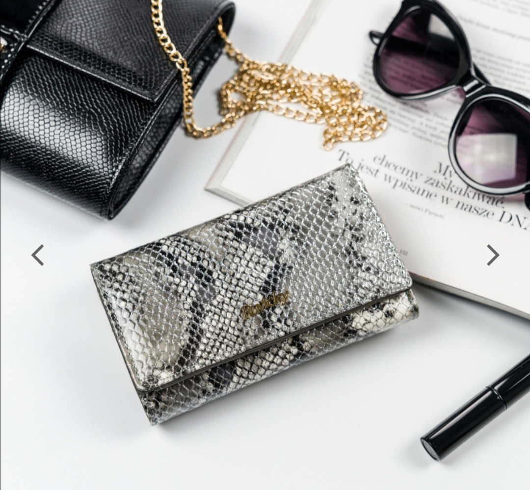 Podlouhlá dámská kožená lakovaná peněženka Rovicky stříbrná 