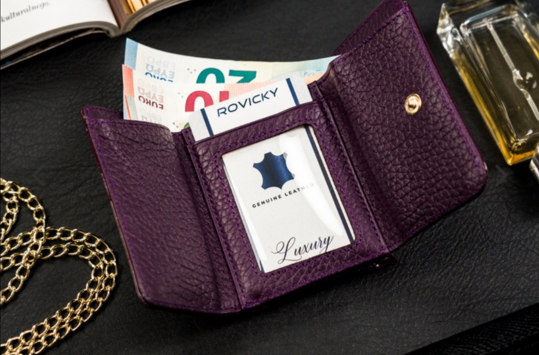 Malá dámská kožená lakovaná peněženka Lorenti fialová 