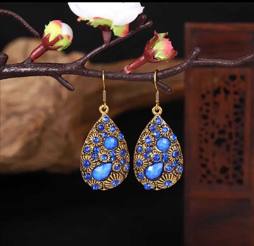 Krásné menší orientální náušnice ve tvaru kapky