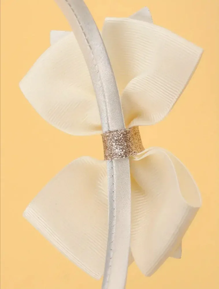 Dětská čelenka s mašlí se zlatým zdobením béžová 