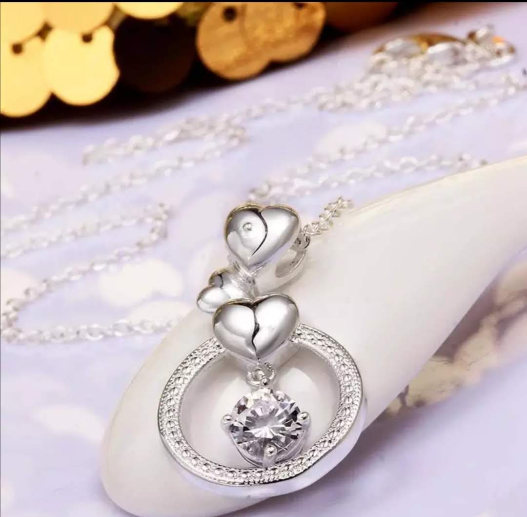 Řetízek s přívěskem 3 srdcí