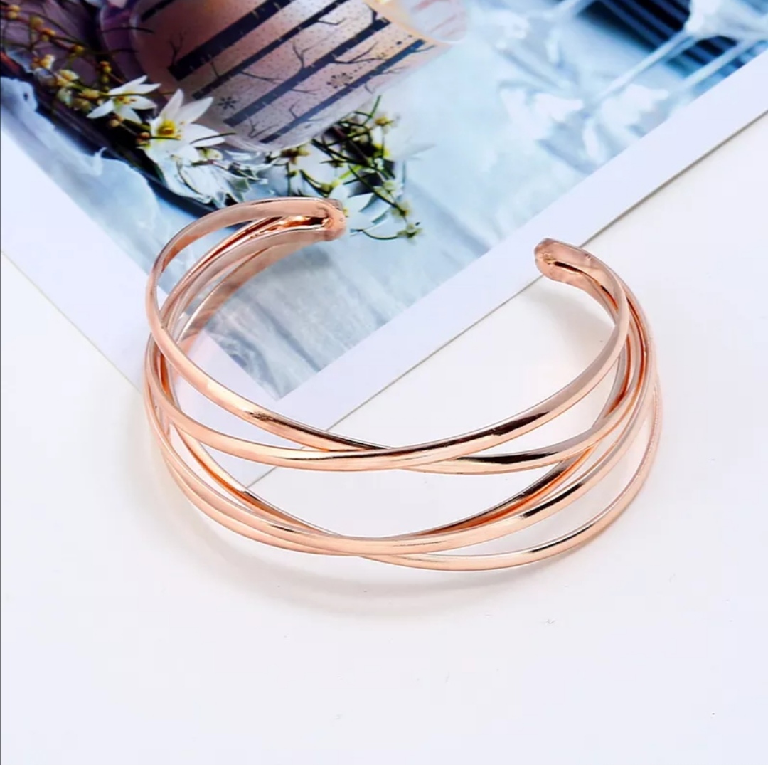 Elegantní náramek na ruku