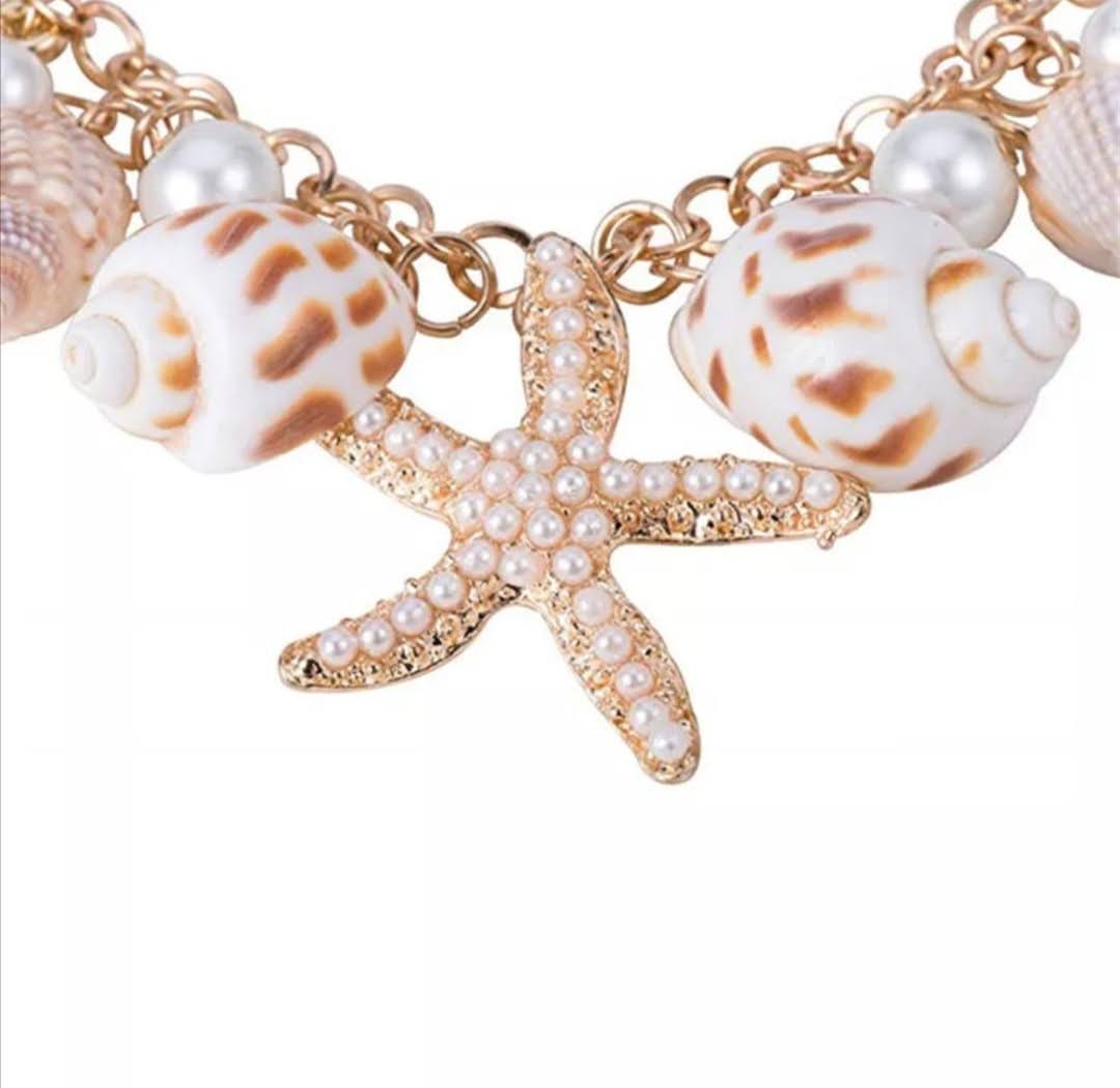 Krásný dámský náramek s mušličkami a perličkami