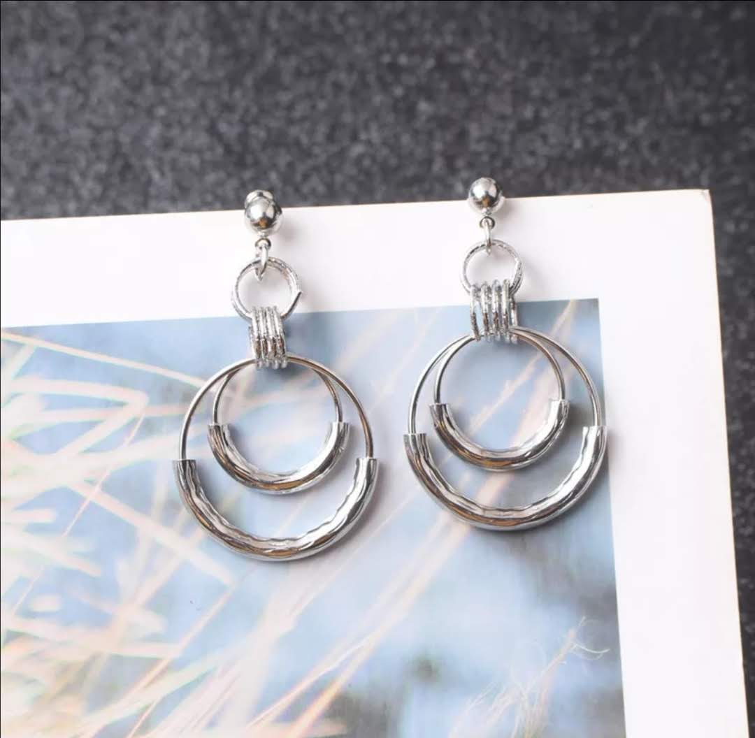 Krásné náušnice spojené kruhy 5,5 cm