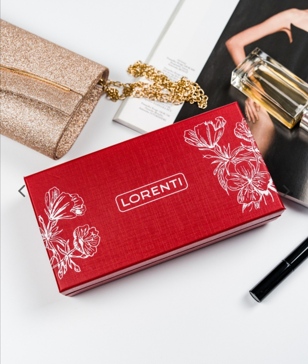 Velká dámská kožená lakovaná peněženka se zajímavou černou vsadkou Lorenti 