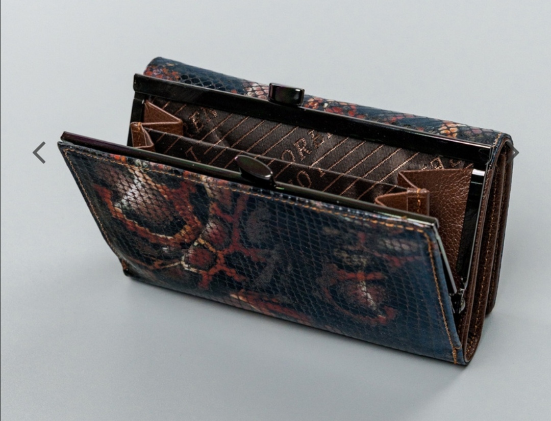 Střední dámská kožená lakovaná peněženka Lorenti hadí vzor