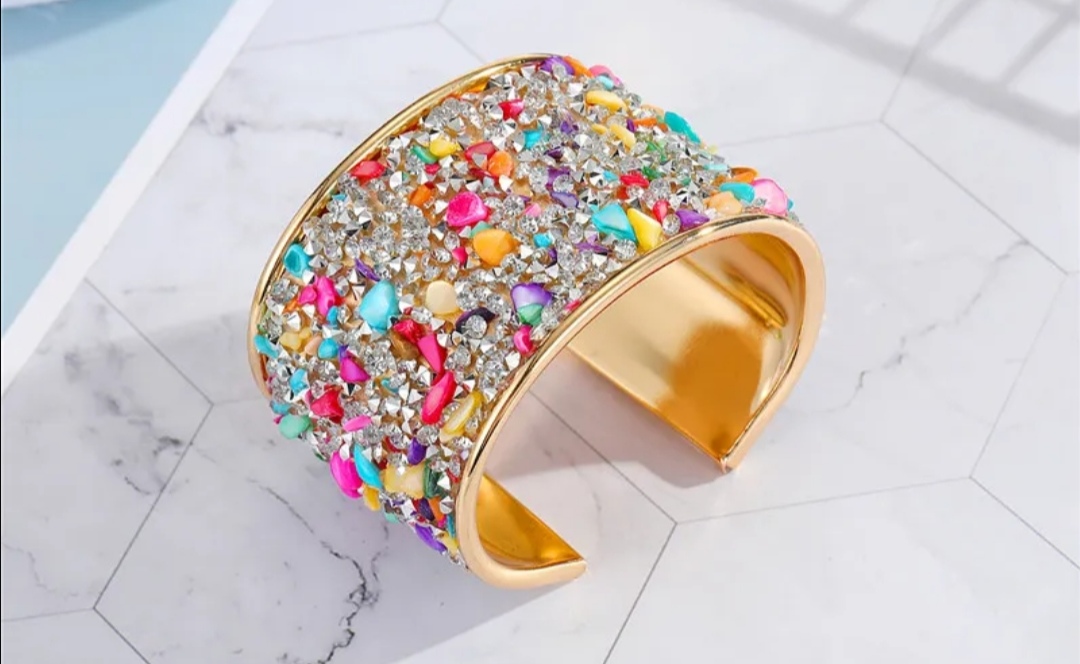 Luxusní dámské náramky v pěti barevných variantách 