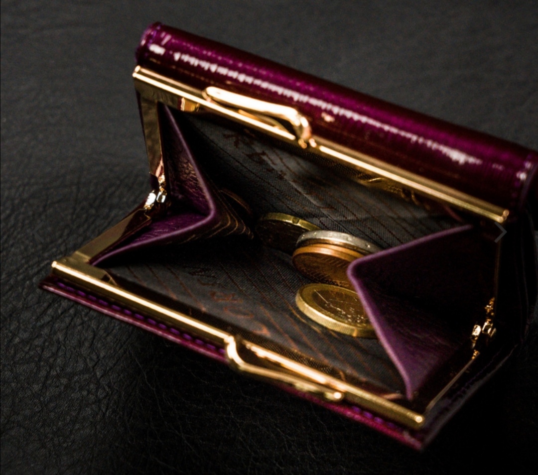 Malá dámská kožená lakovaná peněženka Lorenti fialová 