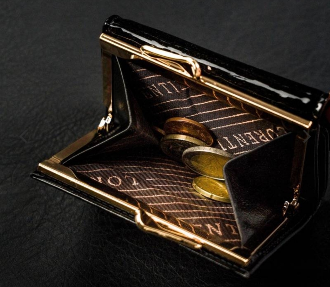 Malá dámská kožená lakovaná peněženka Lorenti černá