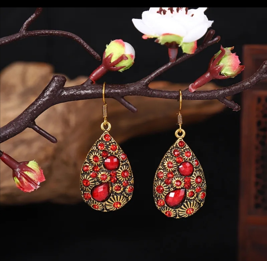 Krásné menší orientální náušnice ve tvaru kapky