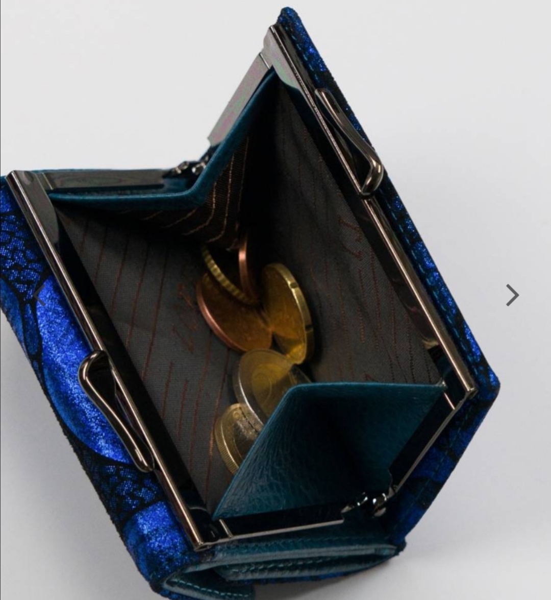 Malá dámská kožená peněženka Lorenti se vzorem motýla