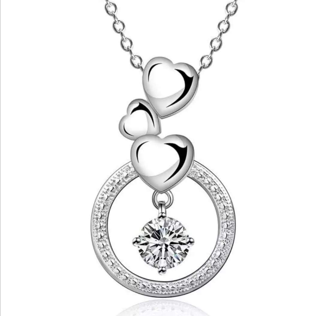 Řetízek s přívěskem 3 srdcí