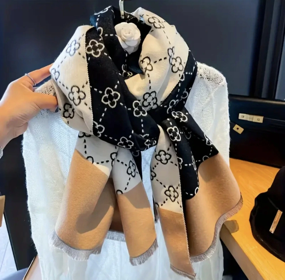 Luxusní zimní monogramová šála