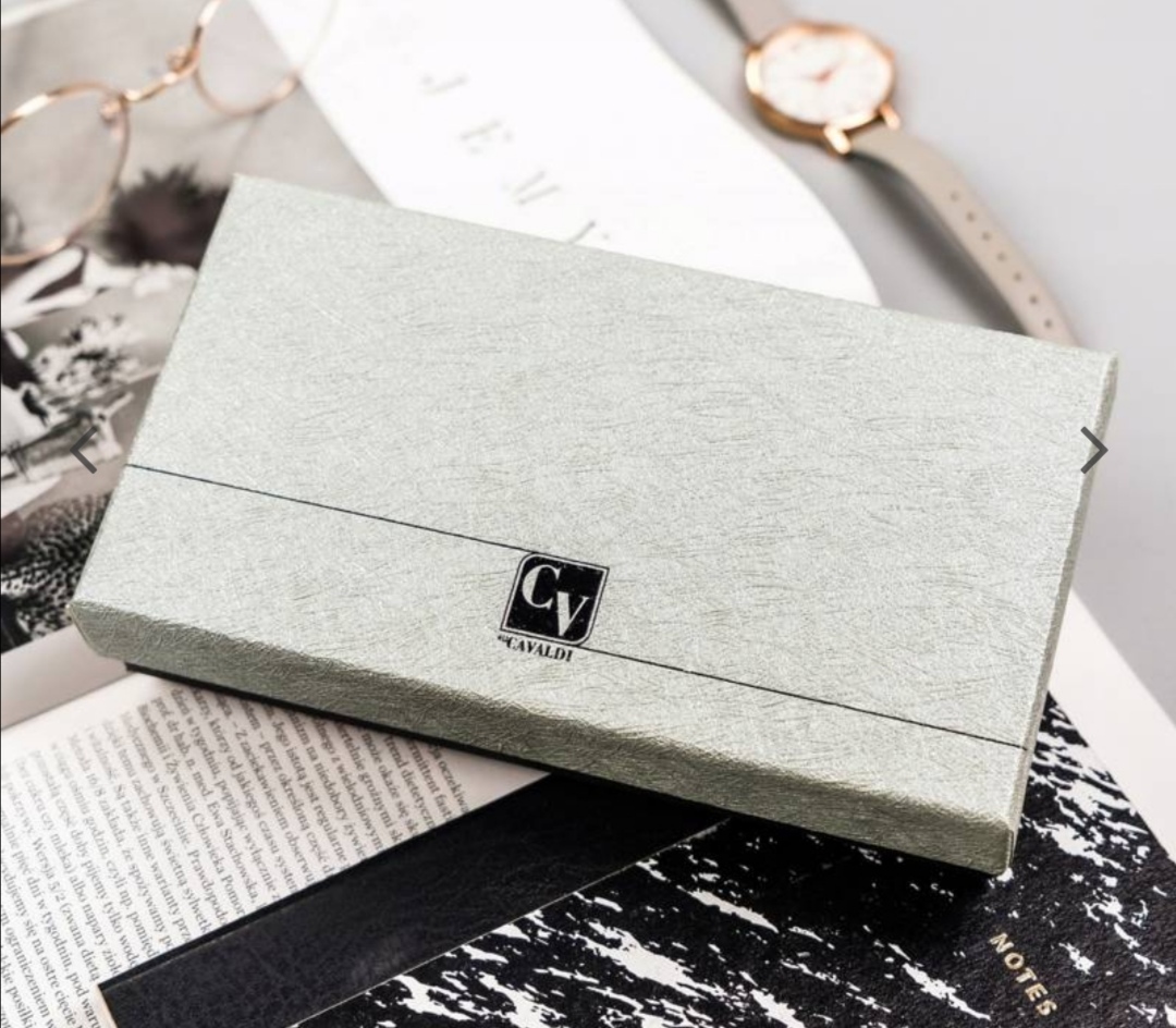 Klasická dámská kožená lakovaná peněženka Cavaldi 