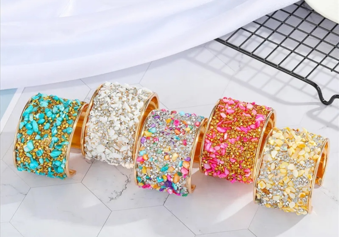 Luxusní dámské náramky v pěti barevných variantách 