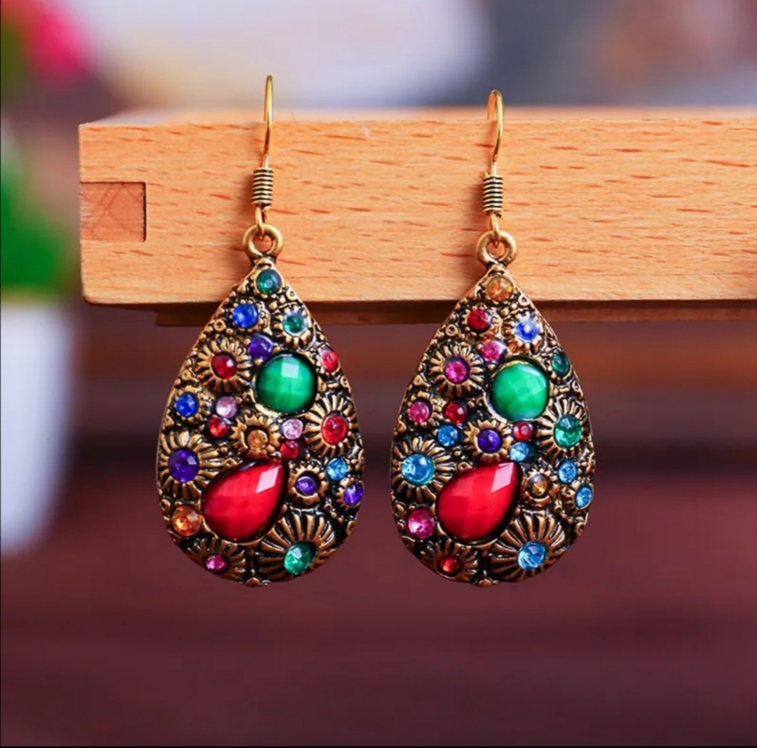 Krásné menší orientální náušnice ve tvaru kapky