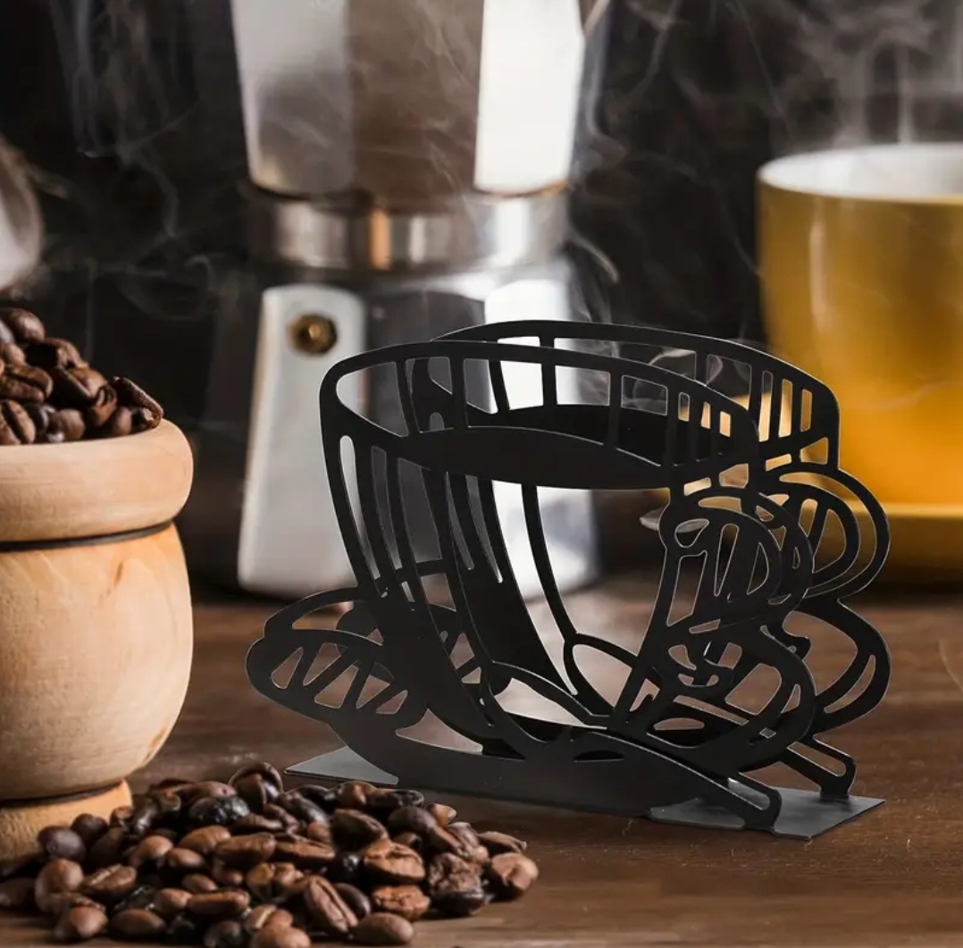 Stojánek na ubrousky ve tvaru hrnku 