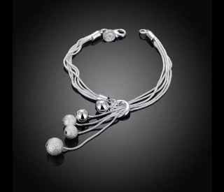 Stahovací náramek s pískovými korálky