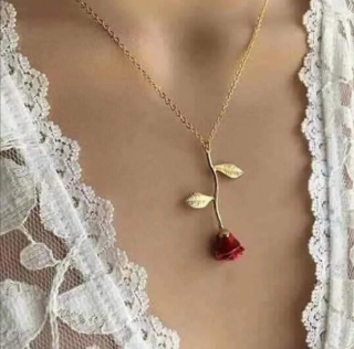 Řetízek s přívěskem růže