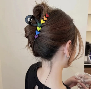 Skřipec do vlasů se srdíčky v duhových barvách