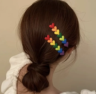 Sponky do vlasů s duhovými srdíčky