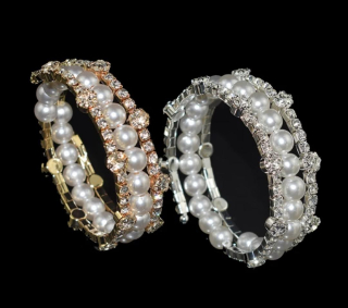 Krásný třívrstvý náramek s perličkami